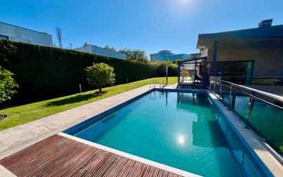 Swimming pool of Single-family semi-detached for sale in Donostia - San Sebastián   with Air Conditioner, Terrace and Swimming Pool