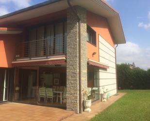 Vista exterior de Casa o xalet en venda en Donostia - San Sebastián  amb Terrassa i Balcó