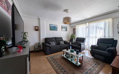 Sala d'estar de Pis en venda en Lasarte-Oria amb Terrassa