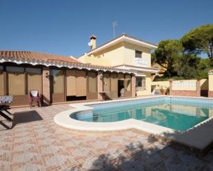 Vista exterior de Casa o xalet de lloguer en Chiclana de la Frontera amb Aire condicionat, Calefacció i Jardí privat