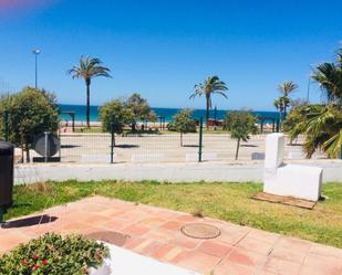 Vista exterior de Apartament de lloguer en Chiclana de la Frontera amb Terrassa i Piscina comunitària