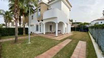 Vista exterior de Casa o xalet en venda en Chiclana de la Frontera amb Terrassa