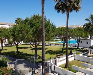 Jardí de Apartament de lloguer en Chiclana de la Frontera amb Terrassa