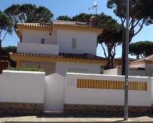 Vista exterior de Casa o xalet de lloguer en Chiclana de la Frontera amb Terrassa