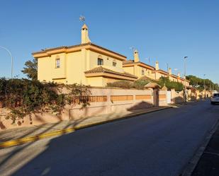 Exterior view of House or chalet for sale in Chiclana de la Frontera  with Heating, Private garden and Parquet flooring