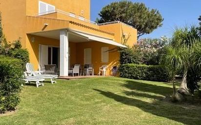 Jardí de Casa adosada en venda en Chiclana de la Frontera amb Terrassa i Balcó