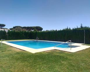 Piscina de Casa adosada en venda en Chiclana de la Frontera amb Aire condicionat, Calefacció i Jardí privat