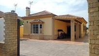 Vista exterior de Casa o xalet en venda en Chiclana de la Frontera amb Aire condicionat i Piscina