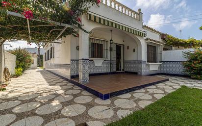 Exterior view of Single-family semi-detached for sale in Chiclana de la Frontera  with Air Conditioner and Terrace