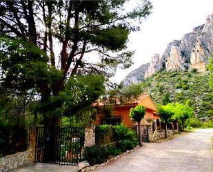 Vista exterior de Casa o xalet en venda en Dos Aguas amb Terrassa, Piscina i Balcó