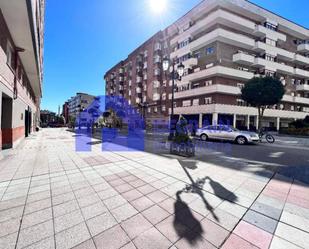Vista exterior de Oficina en venda en Oviedo 