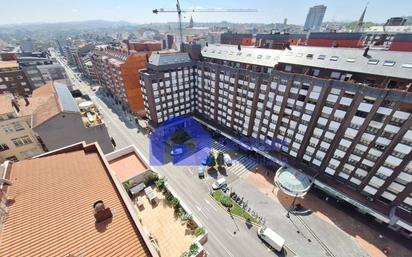 Vista exterior de Pis en venda en Oviedo 