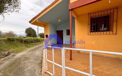 Exterior view of Single-family semi-detached for sale in Oviedo   with Heating