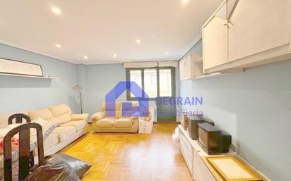 Living room of Flat for sale in Soto del Barco  with Heating, Parquet flooring and Storage room