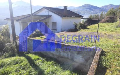 Vista exterior de Casa o xalet en venda en Oviedo  amb Calefacció i Terrassa