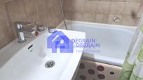 Bathroom of Flat for sale in Oviedo   with Heating