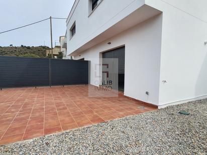 Vista exterior de Casa adosada en venda en Colera amb Terrassa i Balcó