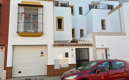 Vista exterior de Casa o xalet en venda en Los Palacios y Villafranca amb Aire condicionat i Terrassa