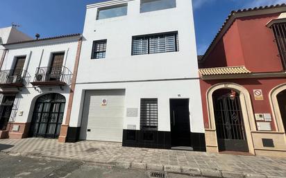 Vista exterior de Casa o xalet en venda en Los Palacios y Villafranca amb Aire condicionat, Calefacció i Terrassa