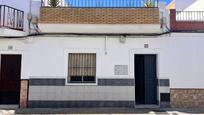 Exterior view of House or chalet for sale in Los Palacios y Villafranca  with Air Conditioner