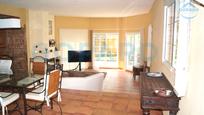 Sala d'estar de Casa o xalet en venda en Quijorna amb Piscina
