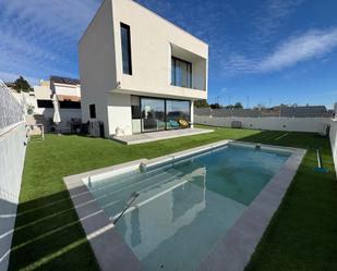 Piscina de Casa o xalet de lloguer en Torrent amb Aire condicionat, Calefacció i Terrassa