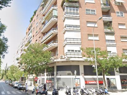 Exterior view of Flat for sale in  Madrid Capital  with Balcony