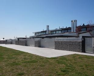 Vista exterior de Casa adosada de lloguer en Boadilla del Monte amb Aire condicionat