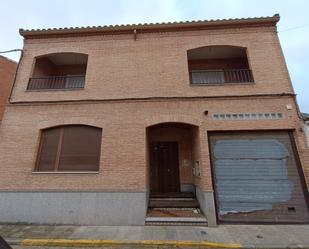 Vista exterior de Casa adosada en venda en Talavera de la Reina amb Terrassa i Traster