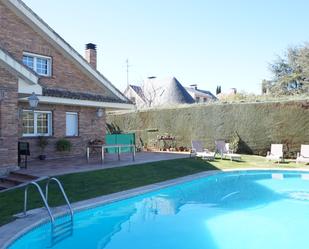 Piscina de Casa o xalet en venda en Boadilla del Monte amb Terrassa i Piscina