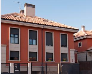 Exterior view of Single-family semi-detached for sale in Arroyomolinos (Madrid)  with Air Conditioner, Heating and Private garden