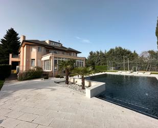 Piscina de Casa o xalet en venda en Boadilla del Monte amb Aire condicionat, Terrassa i Piscina