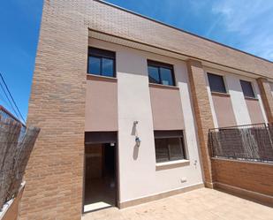 Exterior view of Single-family semi-detached for sale in Casarrubios del Monte  with Terrace