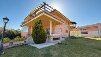 Vista exterior de Casa o xalet en venda en Boadilla del Monte amb Aire condicionat, Calefacció i Jardí privat