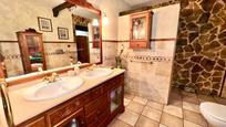Bathroom of House or chalet for sale in Busot