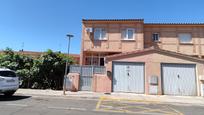 Exterior view of Single-family semi-detached for sale in Miguelturra  with Terrace and Swimming Pool