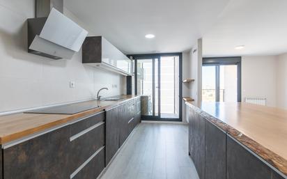 Kitchen of Flat for sale in  Madrid Capital  with Terrace and Swimming Pool