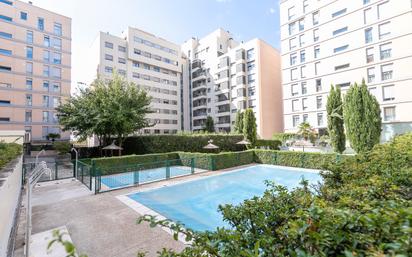 Swimming pool of Flat for sale in  Madrid Capital  with Swimming Pool