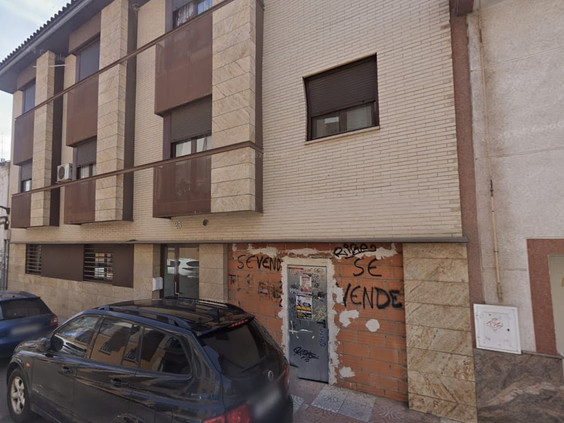 Local - 1ª línea comercial en venta  en Calle REAL, Miguelturra