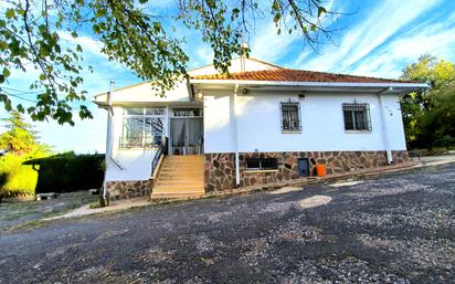 Vista exterior de Casa o xalet en venda en Ciudad Real Capital amb Terrassa i Piscina