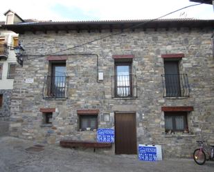 Exterior view of House or chalet for sale in Valle de Hecho  with Balcony
