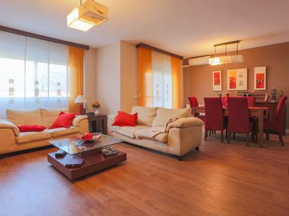 Sala d'estar de Casa adosada en venda en Seseña amb Aire condicionat