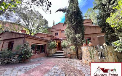 Vista exterior de Casa o xalet en venda en Boadilla del Monte amb Aire condicionat, Terrassa i Piscina