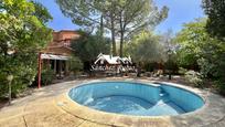 Piscina de Casa o xalet en venda en Boadilla del Monte amb Aire condicionat, Terrassa i Piscina