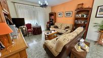 Sala d'estar de Casa o xalet en venda en Palomeque amb Aire condicionat, Terrassa i Piscina