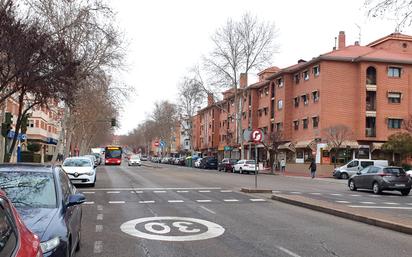 Vista exterior de Local en venda en Alcalá de Henares amb Aire condicionat