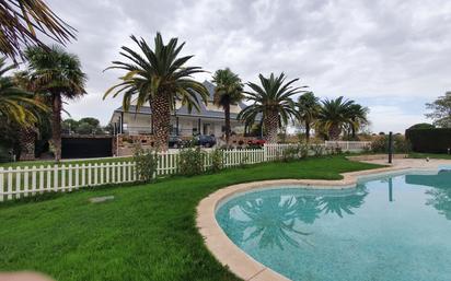 Piscina de Casa o xalet en venda en Santa Cruz del Retamar amb Aire condicionat, Terrassa i Piscina