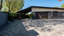 Vista exterior de Casa o xalet en venda en Villalbilla amb Aire condicionat, Calefacció i Jardí privat