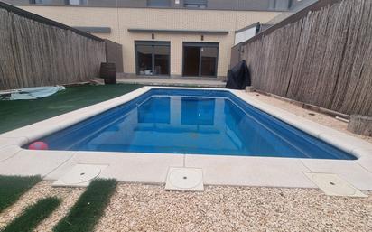 Swimming pool of Single-family semi-detached for sale in Torrejón de Ardoz  with Air Conditioner and Swimming Pool