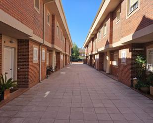 Vista exterior de Casa adosada en venda en Alcalá de Henares